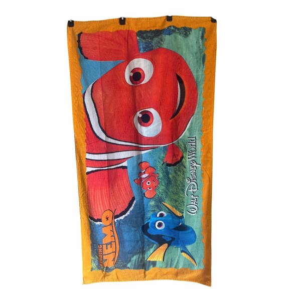 Disney Finding Nemo & Dory Beach Bath Towel 31x57 Walt Disney World Colorful - Picture 1 of 6
